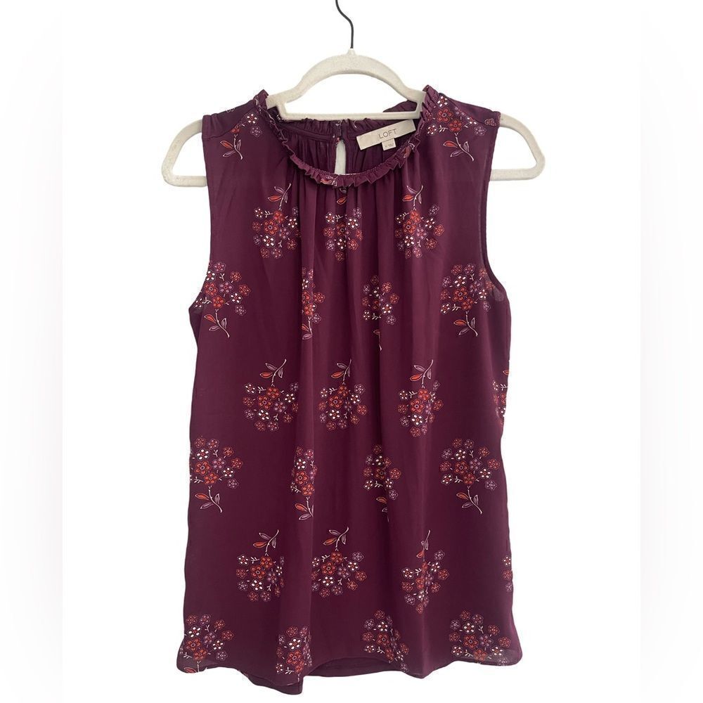 Loft - Sleeveless Floral Sleeveless Top. Size: Medium Color: Plum/ Floral